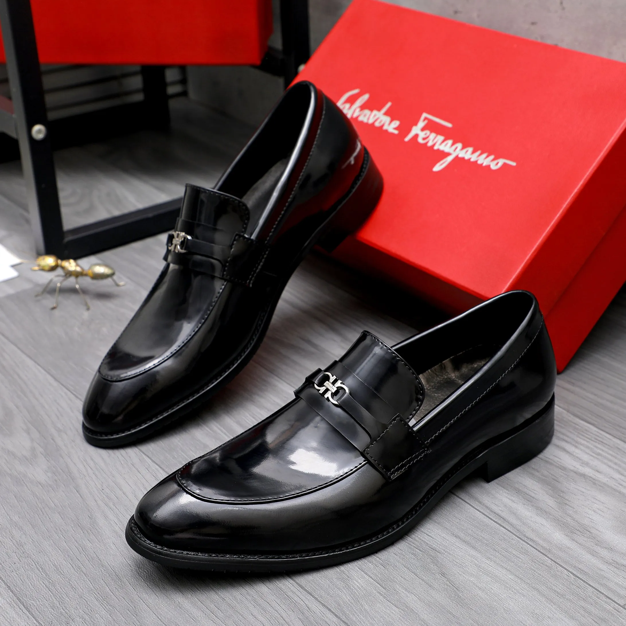 Men's shoes 💰480 Product trademark: Ferragamo "Ferragamo" business slip-on leather shoes Regular size: 39-44 Product materials: Selected high-quality lacquered cowhide upper, cowhide lining, original outsole